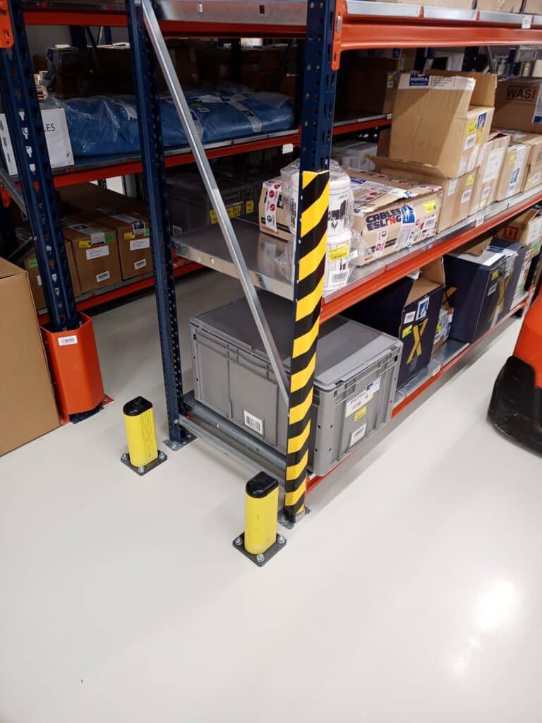 bolardo flexible para estanterias de almacen