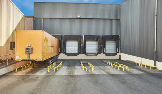 Alineador metálico en muelles de carga Alineador metálico en muelles de carga